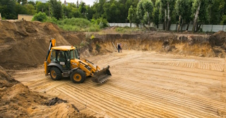 Разработка котлована Клинцы стоимость за от 562 руб. м3 - заказать работы по копке и рытью котлованов | траншей